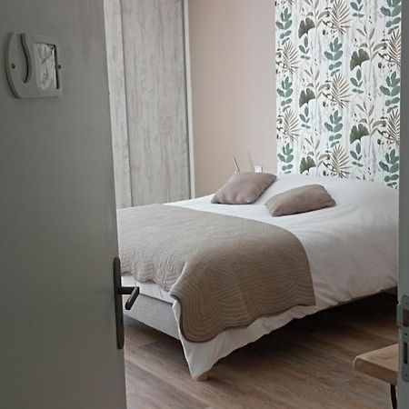 Chambres Et Tables D'Hotes " O Doux Matins " Aux Portes De Chinon Rivière エクステリア 写真