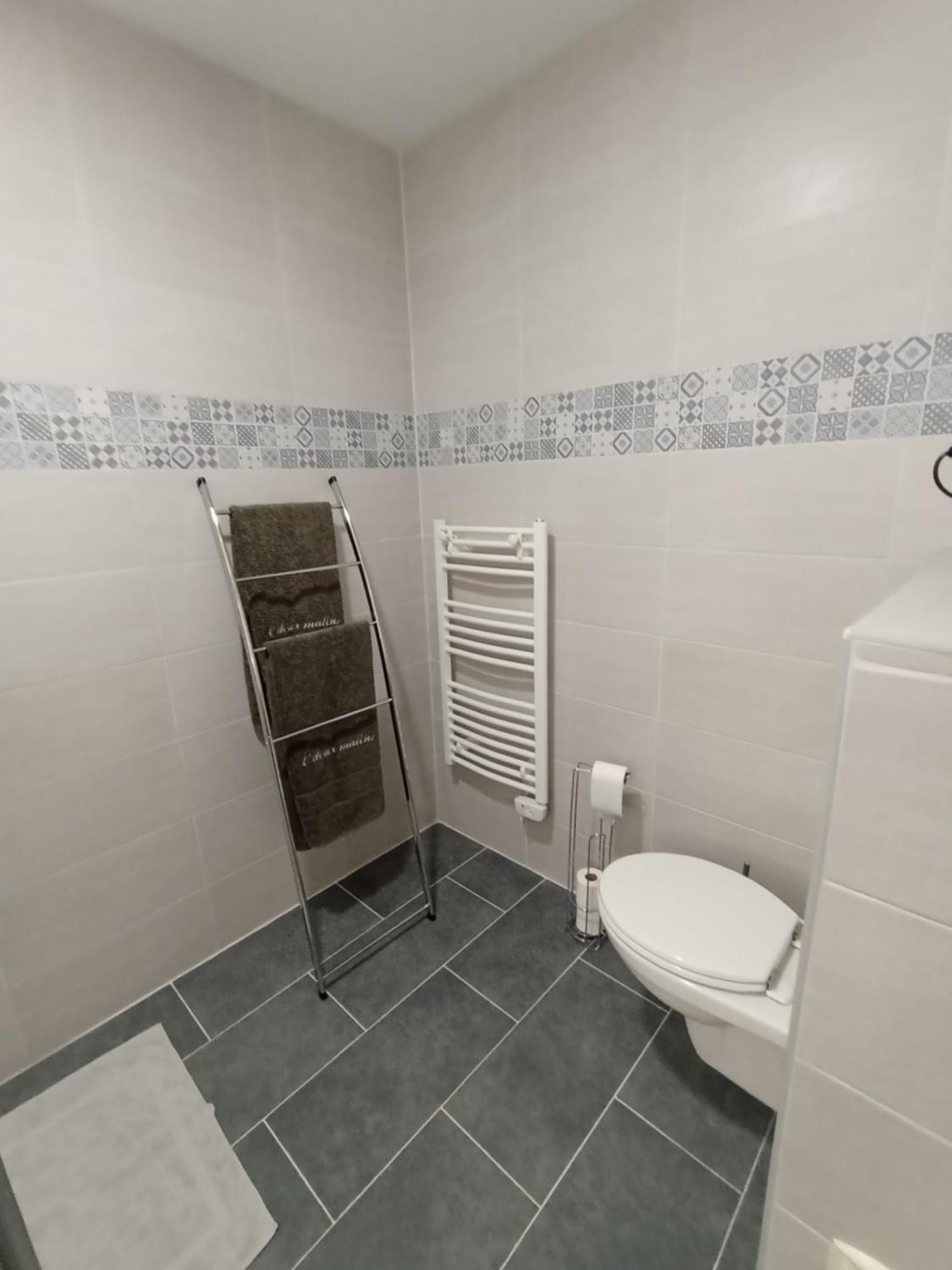 Chambres Et Tables D'Hotes " O Doux Matins " Aux Portes De Chinon Rivière エクステリア 写真