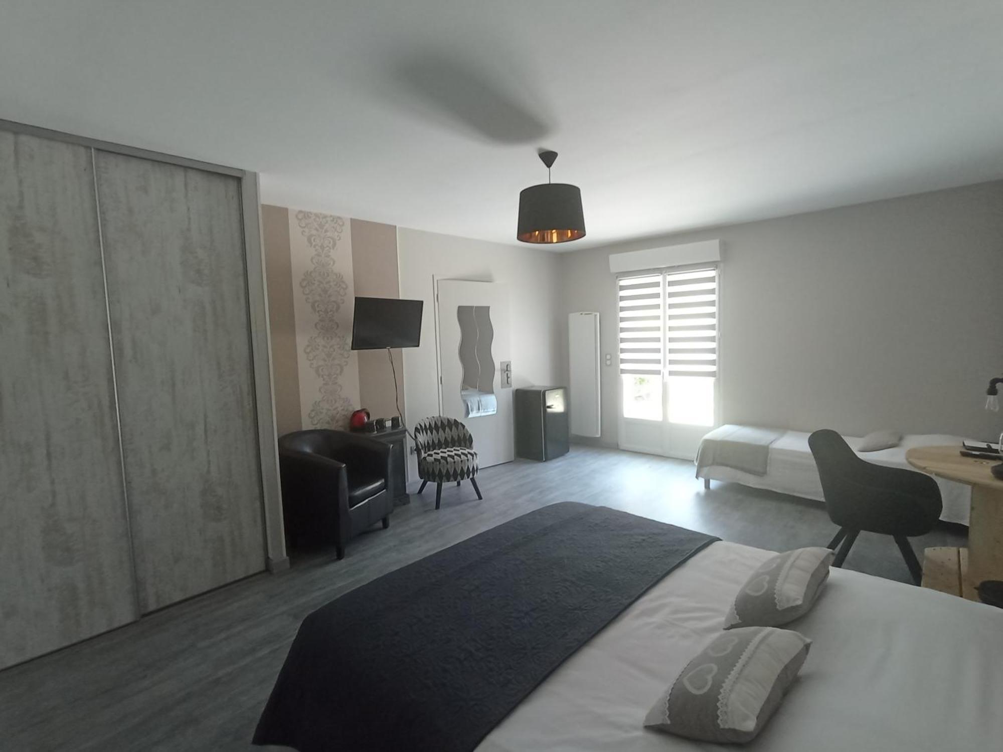 Chambres Et Tables D'Hotes " O Doux Matins " Aux Portes De Chinon Rivière エクステリア 写真