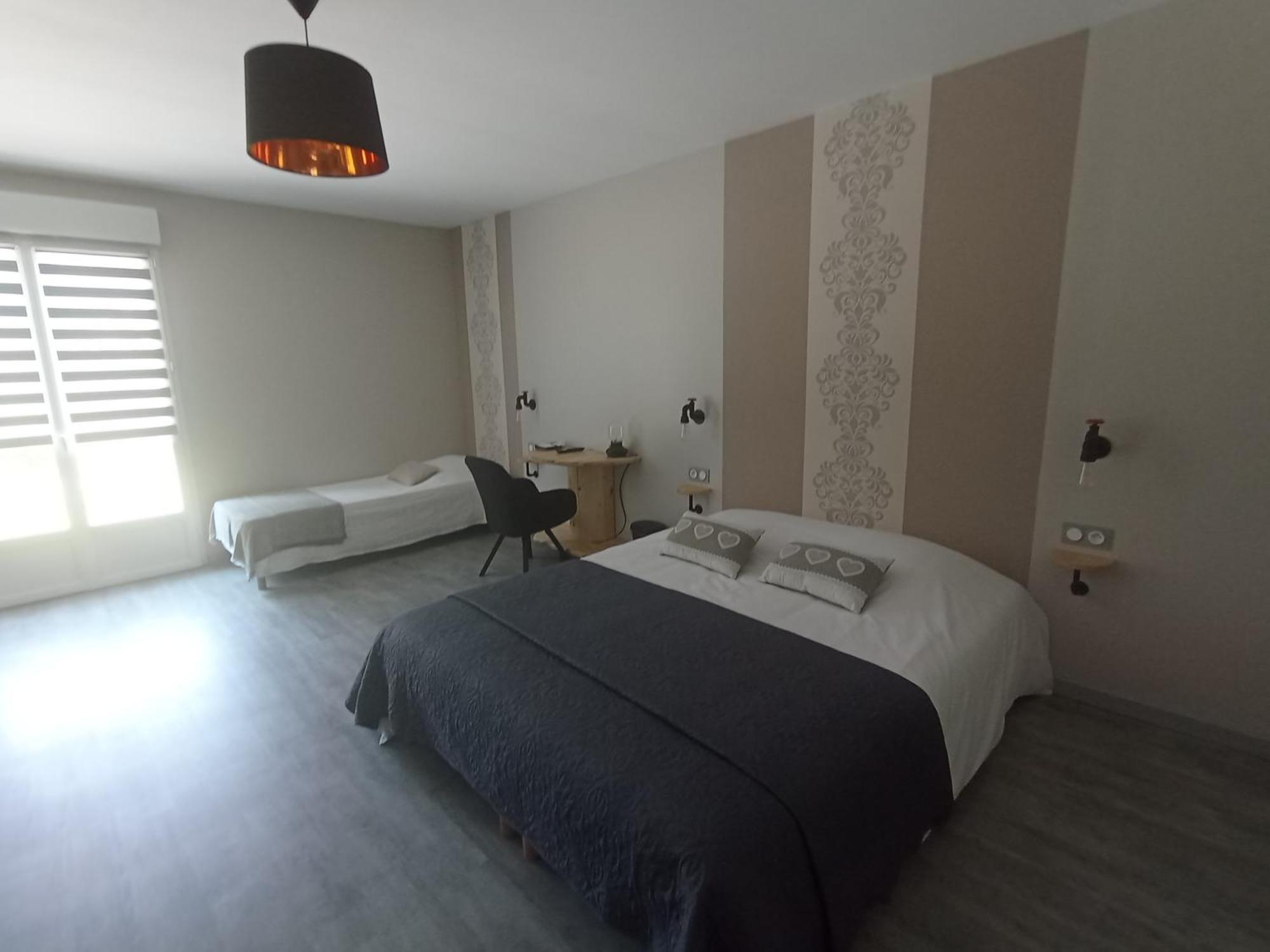 Chambres Et Tables D'Hotes " O Doux Matins " Aux Portes De Chinon Rivière エクステリア 写真