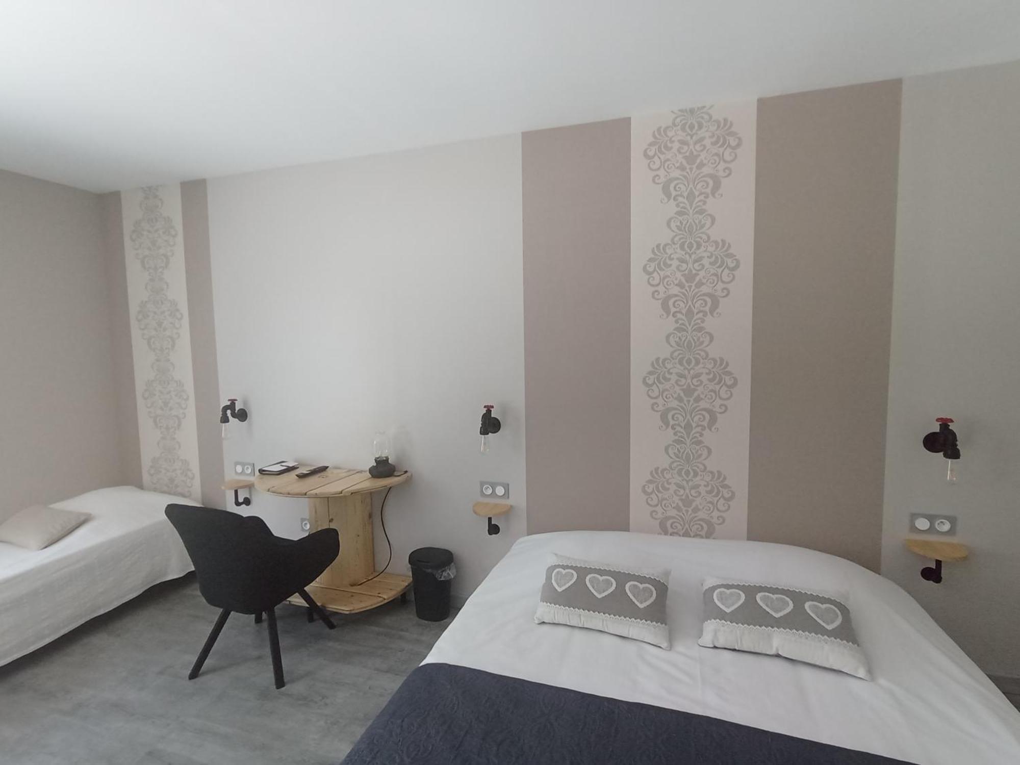 Chambres Et Tables D'Hotes " O Doux Matins " Aux Portes De Chinon Rivière エクステリア 写真